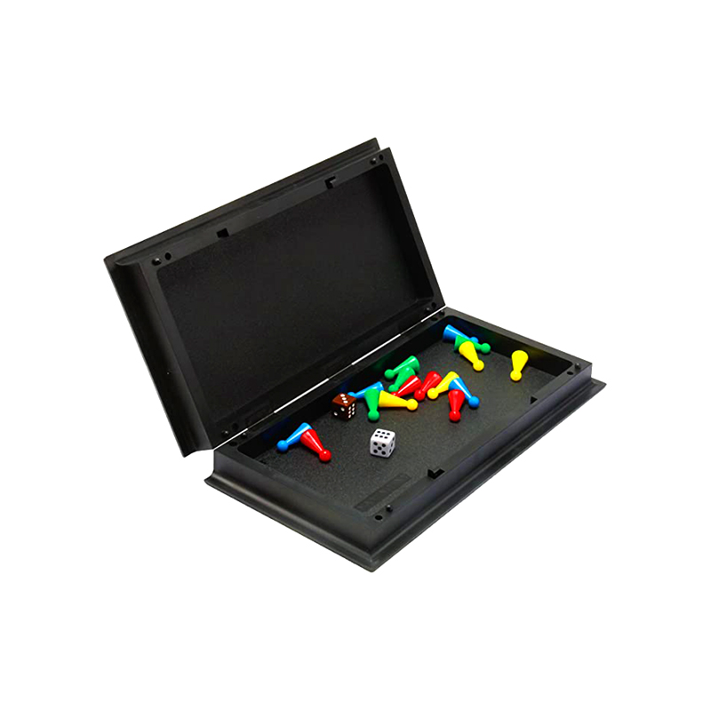 Kannettava magneettinen lautapeli noppaa ja palasilla Klassinen Ludo-pelisarja