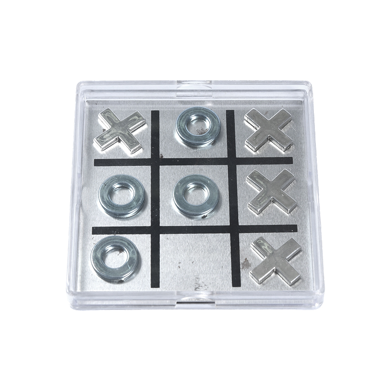 Magneettinen metallinen Tic-Tac-Toe-setti kirkkaassa akryylikotelossa