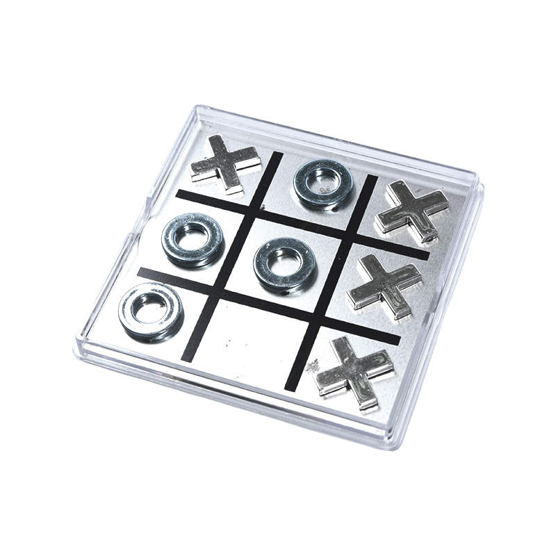 Magneettinen metallinen Tic-Tac-Toe-setti kirkkaassa akryylikotelossa