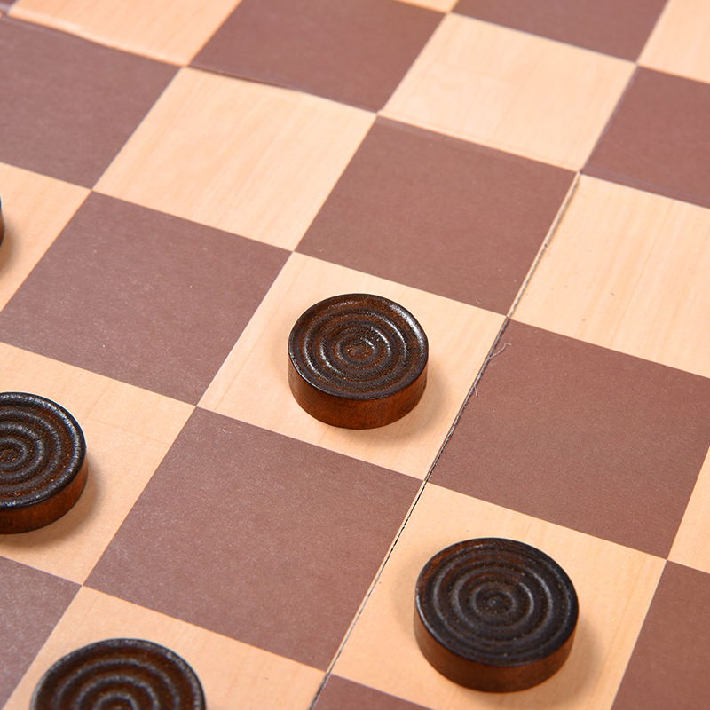 Wooden Checkers Board Game – klassinen strategiapeli kahdella pakkausvaihtoehdolla