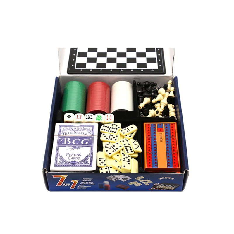 Klassinen monipelisetti - shakki, domino, pokeri ja tammi yhdistelmä