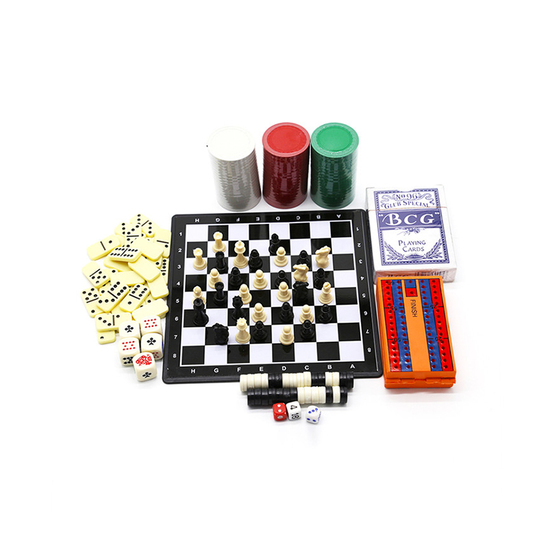 Klassinen monipelisetti - shakki, domino, pokeri ja tammi yhdistelmä