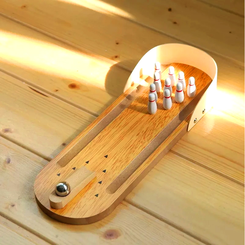 Kompakti puinen setti teräspallolla ja nastalla Mini Desktop Bowling Game