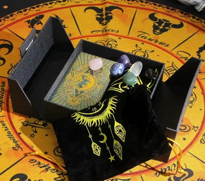 Mystic's Treasure Tarot & Crystal Set: kannattaako se ostaa?